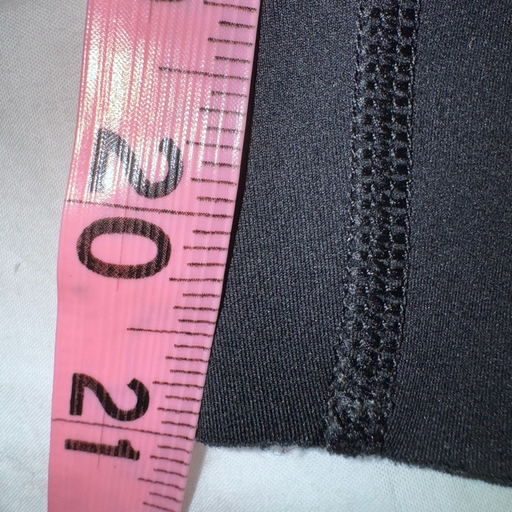 NIKE DriFit Epic LUX black Capri Leggings women’s size medium - side pockets - Picture 14 of 17